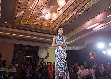 《帝国时代4》战争武器宣传片：“一窝蜂火箭”